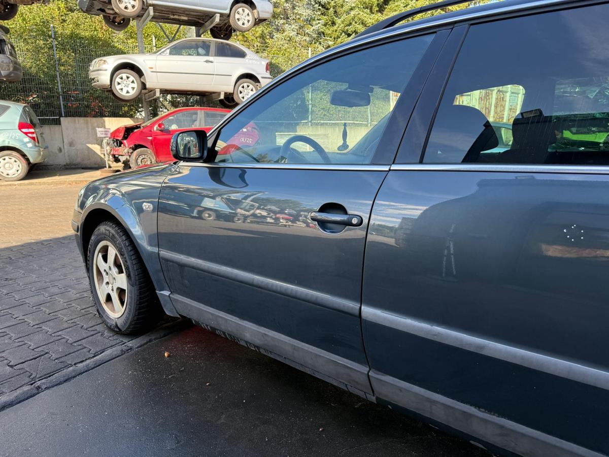 VW Passat 3BG original Tür vorn links LC7V Blue Anthrazit Perl BJ02